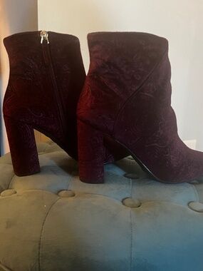 🍷 Nine West NWOT Merlot wine colored whimsigoth ankle boots